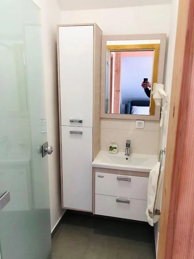 Avio Rooms ツェルクニェ・ナ・ゴレニスケム